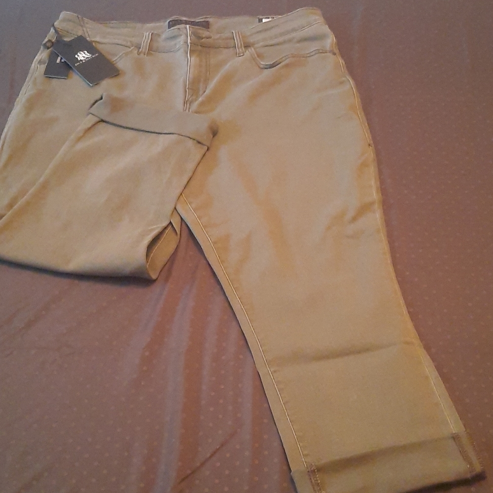 Rock & Republic olive night green capri